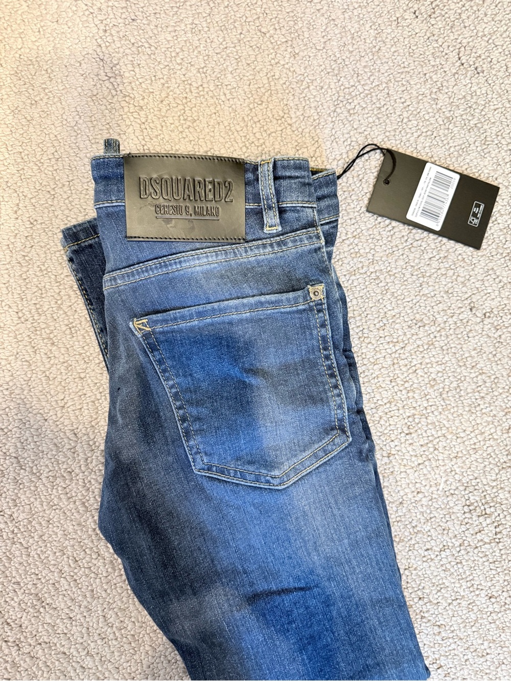 Kids 10 DSQUARED2 Medium Blue Denim Jeans for boys with Leather tag detail. NWT